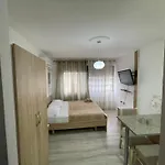 Piazza Downtown Cozy - Enjoy Travel شقة تيرانا