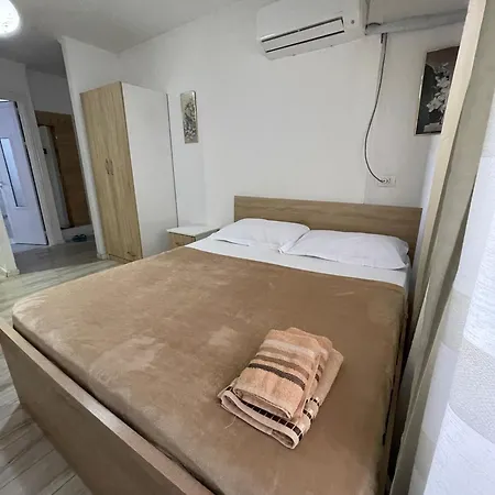 Apartment Piazza Downtown Cozy Tirana